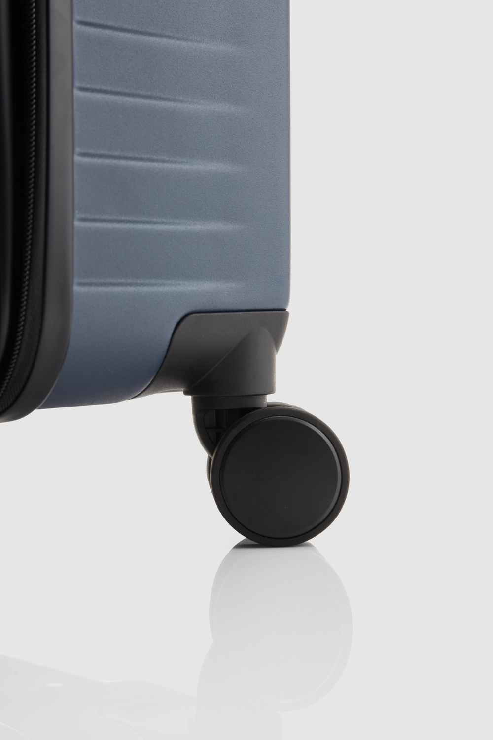 Venture Dual Open 76cm Suitcase